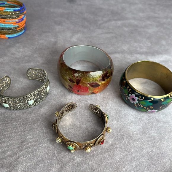 Gorgeous Lot of Bangle Fashion Bracelets Bangles - Picture 3 of 12